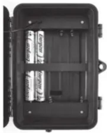 BUSHNELL Trophy Cam HD - Loading Batteries - 2