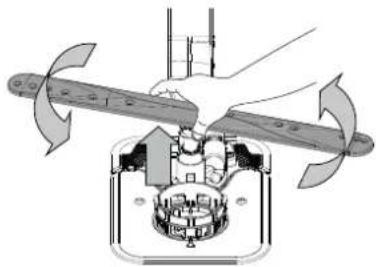 WHIRLPOOL W7F HS41 X - Der Geschirrspüler darf nie ohne Filtersiebe oder mit ausgehängten Filtern in Betrieb genommen werden. - 4