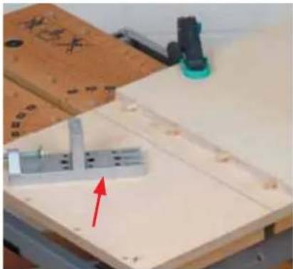 WOLFCRAFT 4642 - L'assemblage en T avec le guide de perçage universel - 5
