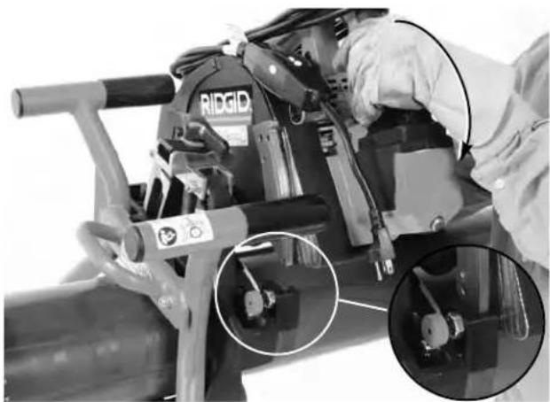 RIDGID PC-106 - Montage de la scie sur sa bride - 2
