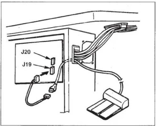 JUKI LK-1930 - Connection of 2-step PK pedal / Anschluß des 2-Stufen-PK-Pedals / Raccordement de la double pedale PK / Conexión del pedal PK de 2 pasos / Collegamento del pedale a 2 gradini - 1