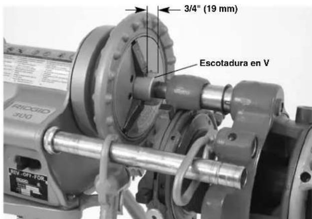 RIDGID 141 - Montaje de la motopropulsora 300/300A acoplada directamente a la roscadora a engranajes 141/161 - 1
