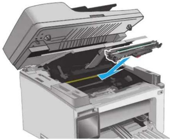 HP LaserJet M130MFP - 清除出纸槽中的卡纸 - 6