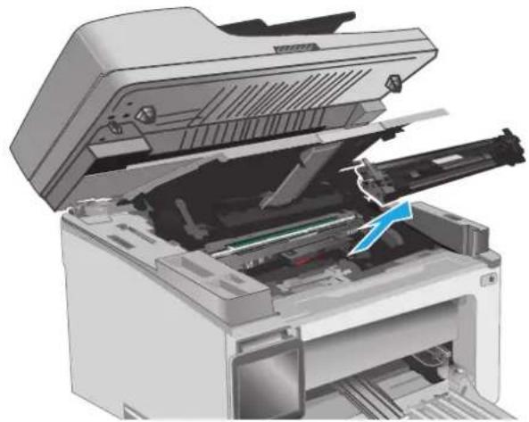 HP LaserJet M130MFP - 清除进纸盘中的卡纸 - 2