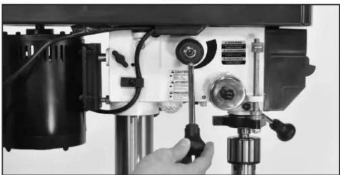 RIKON 30-212VS - IMPORTANT! La machine DOIT est en marche pour changer les vitesses de la presse de forage. - 4
