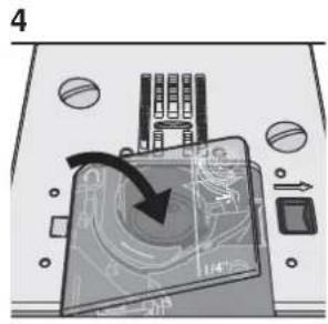 SINGER Featherweight C240 - Mise en place de la canette - 4
