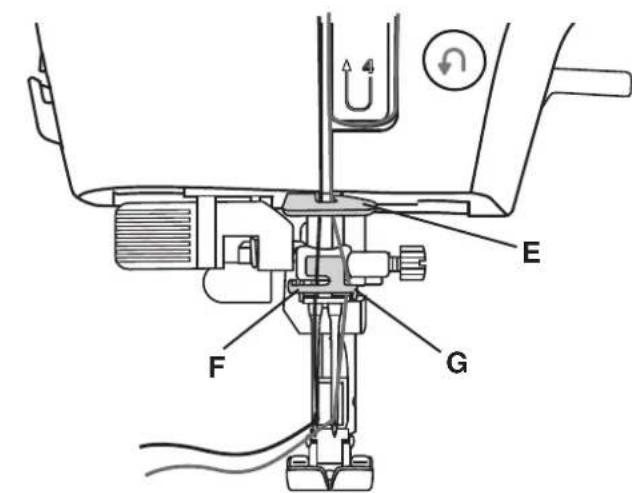 SINGER Featherweight C240 - Enfilage d'aiguille double (accessoire optionnel) - 3