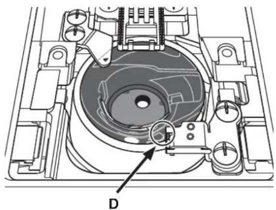 SINGER Featherweight C240 - Replacing the Stitch Plate - 3