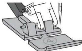 SINGER Featherweight C240 - Sewing in Zippers - 3