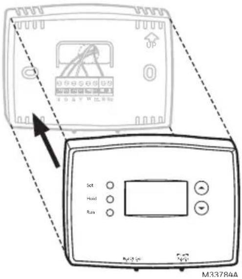 HONEYWELL RTH2300B1038/E1 - Fixer le thermostat à la plaque murale - 2