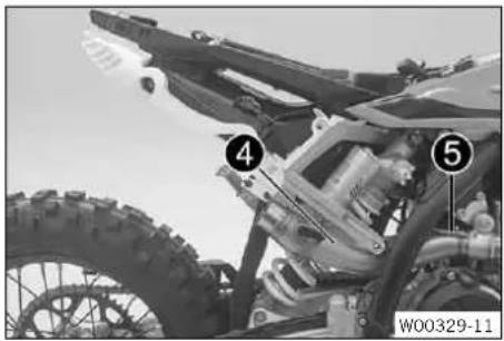 KTM 500 EXC-F (2024) - Monter l'amortisseur - 2