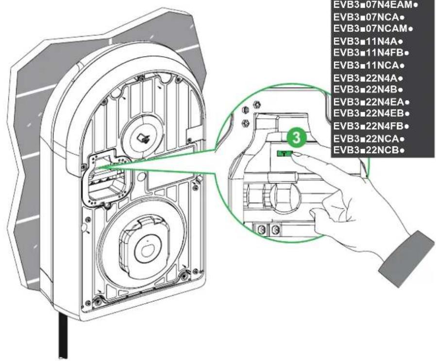 SCHNEIDER EVB3S11NCA - Montage du capot de la face avant / Fitting the front cover - 5