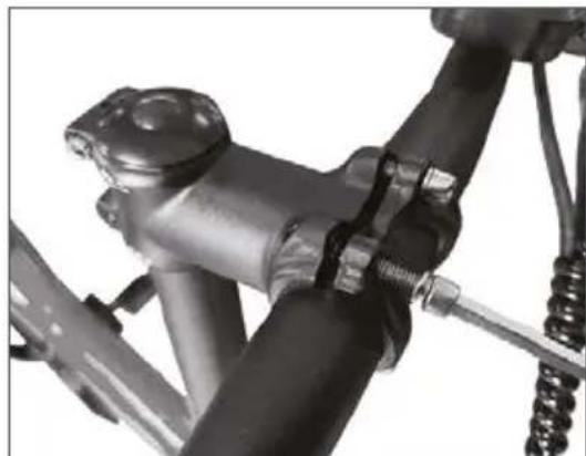 DUCATI MG-20 - Montar o guiador - 3