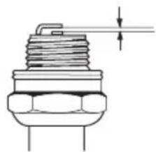 MCCULLOCH CS 330 - To examine the spark plug - 2