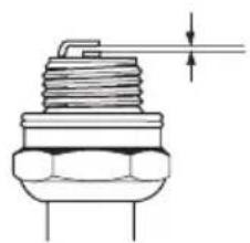 MCCULLOCH CS 35 - Examinar a vela de ignição - 2