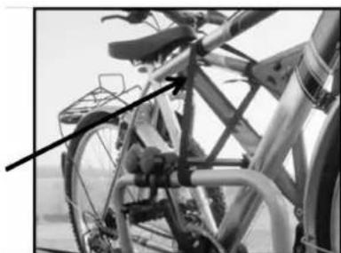 Eufab FINCH 11584 - I bracci di fissaggio possono provocare leggere ammaccature e danni alla vernice sui telai delle biciclette. Proteggere il telaio delle biciclette ad es. con una pellicola protettiva. - 2