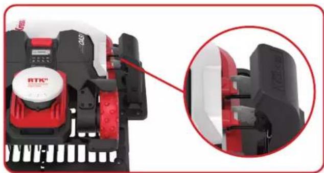KRESS Mission KR236E - Der Akku des Mission™ RTK ^n kann auch per Hand aufgeladen werden. - 2