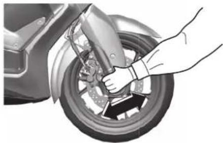 YAMAHA XMAX300 (2023) - Contrôle de la direction - 1