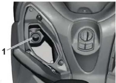 YAMAHA XMAX300 (2023) - Pour utiliser la prise - 2