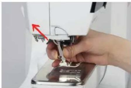 BERNINA 790 PRO - 押え金を交換する - 1