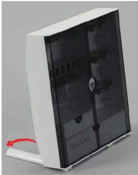 BERNINA 790 PRO - アクセサリーボックスを立てる - 1