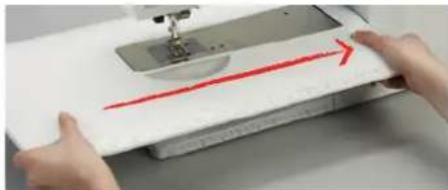 BERNINA 790 PRO - ソーイングテーブルを取り付ける - 1