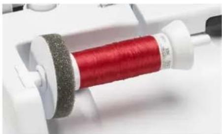 BERNINA 790 PRO - 糸立て棒を立てる - 4