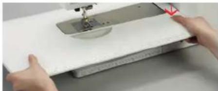 BERNINA 790 PRO - ソーイングテーブルを取り付ける - 2