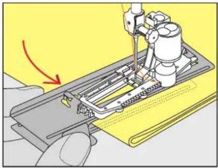 BERNINA 790 PRO - ボタンホール用布送りサポートを使用する - 1