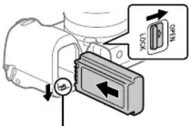 SONY Alpha A6700 - Inserir a bateria (fornecido)/cartão de memória (vendido separadamente) na câmara - 1