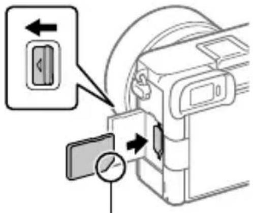 SONY Alpha A6700 - Inserción de la batería (suministrado)/tarjeta de memoria (se vende por separado) en la cámara - 2