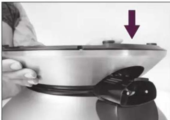 BREVILLE Hot Wok BEW600XL - To lock the Base for cooking: - 1