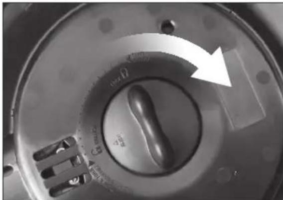 BREVILLE Hot Wok BEW600XL - To lock the Base for cooking: - 2