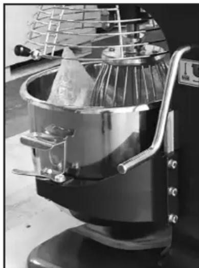 Waring Commercial Luna WSM10L - INSTALLATION DU BOL - 1