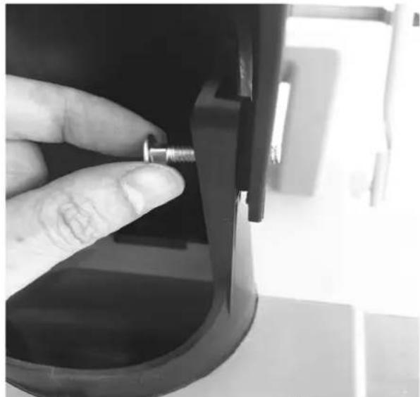 Earthwise SN75022 - INSTALLING CHUTE DEFLECTOR - 3
