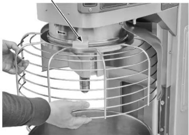 Hobart HL800 - Retirer et nettoyer la grille de protection (fig. 14) - 1