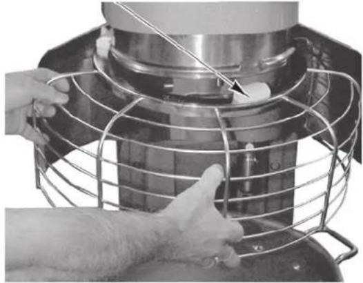 Hobart HL400 - Retirer et nettoyer la grille de protection (fig. 14) - 1