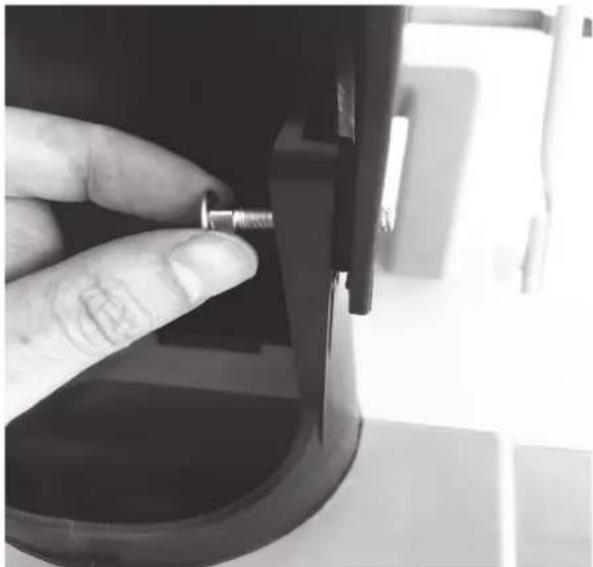 Earthwise SN75018 - INSTALLING CHUTE DEFLECTOR - 3