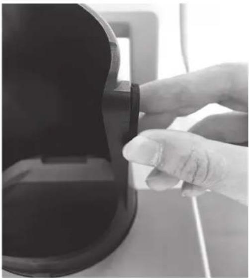 Earthwise SN75018 - INSTALLER LE DÉFLECTEUR DU TOBOGGAN - 1
