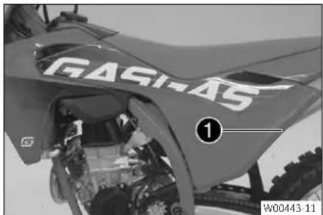 GAS GAS MC 250F (2024) - Déposer le couvercle du boîtier du filtre à air - 1