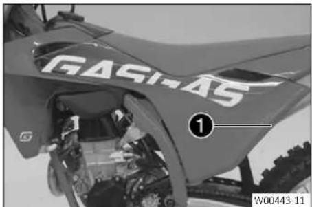 GAS GAS MC 450F (2024) - Déposer le couvercle du boîtier du filtre à air - 1