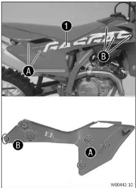 GAS GAS MC 450F (2024) - Monter le cache latéral droit - 1