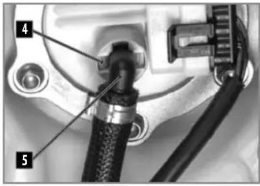 Sherco 500 SEF (2024) - REMOVING THE FUEL TANK - 2