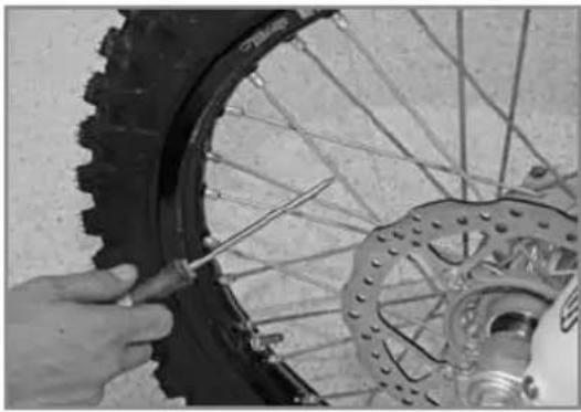 Sherco 500 SEF (2024) - CHECKING SPOKE TENSION - 1