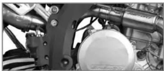 Sherco 500 SEF (2024) - REINSTALLING THE REAR SHOCK - 2