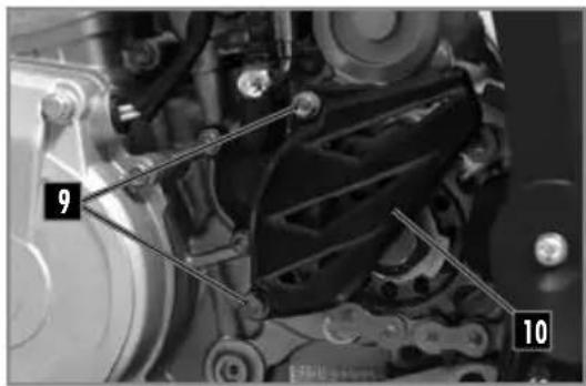 Sherco 500 SEF (2024) - DRAINING THE ENGINE OIL AND REMOVING THE OIL FILTER - 2
