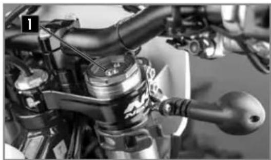 Sherco 500 SEF (2024) - REGLAJE DE LA COMPRESION DE LA HORQUILLA - 2