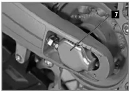 Sherco 500 SEF (2024) - ADJUSTING THE CHAIN TENSION - 3