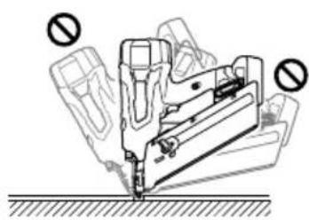 METABO NR3665DA - NE JAMAIS DIRIGER L'OUTIL VERS SOI NI VERS QUELQU'UN D'AUTRE DANS L'AIRE DE TRAVAIL. - 2