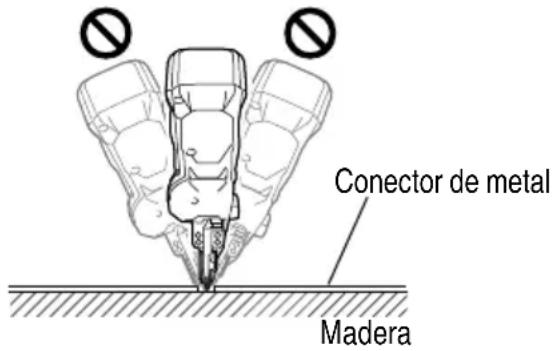 METABO NR3665DA - PARA OPERAR LA REMACHADORA, MANTENGA PERPENDICULAR LA PIEZA DE TRABAJO. - 1